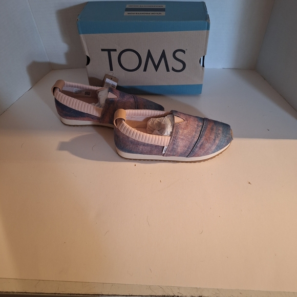TOMS Multicolor Slip-On Shoes - Picture 5 of 5